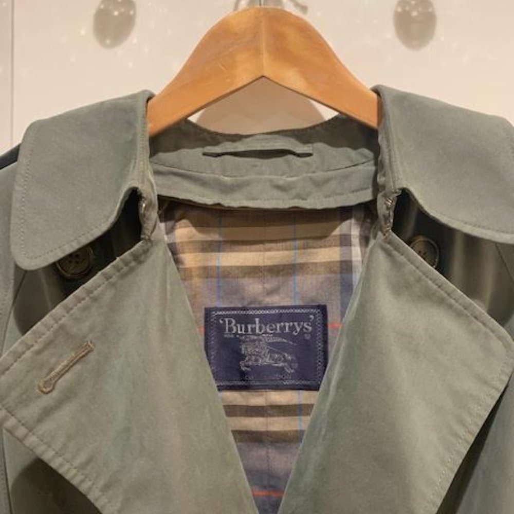 Burberry traditional trench coat with zip out